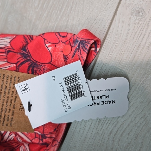 NWT Volcom Women Sea U soon Halter Eco True Swim bikini top sz L - Picture 5 of 8